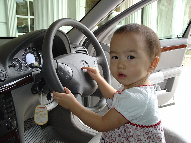 little_girl_driving_car.jpg